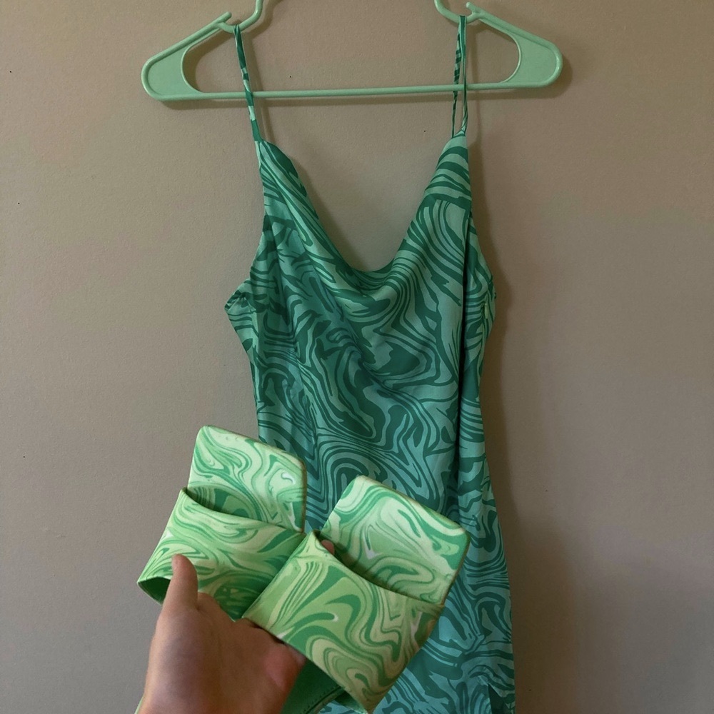 Fluid patterned slip dress and square toed heels bundle.